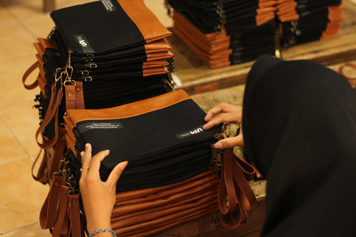 KIMIBAG - Custom Zipper Pouch - UPI [2025]